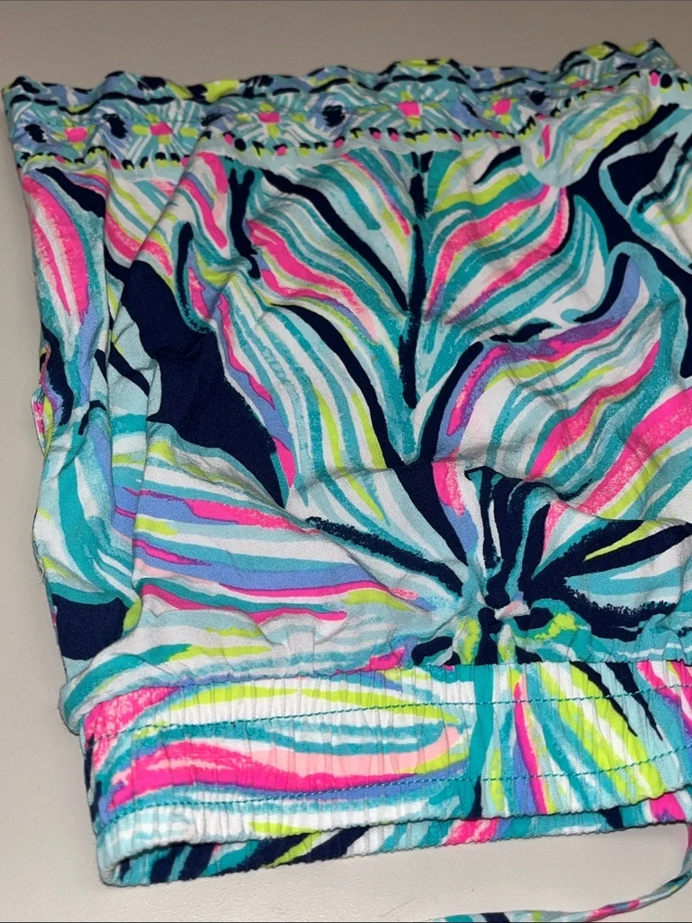 Lilly Pulitzer Tropical Leaf Print Athletic Shorts with Pockets size Small